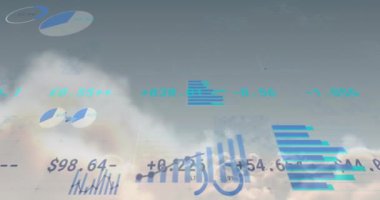 Finansal veriler ve istatistiksel animasyonlar gökyüzünde bulutların üzerinde. Finans, teknoloji, bulut hesaplama, gelecek, dijital, analitik