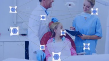 Dişçi ve hasta ilişkileri üzerine bağlantılar ve tıbbi ikonlar animasyonu. Sağlık, dişçilik, teknoloji, yenilik, etkileşimli, tedavi