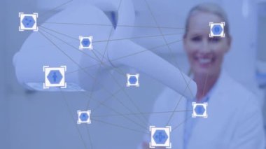 Tıbbi ikonlar ve bağlantılardan oluşan bir ağ, gülümseyen sağlık uzmanı üzerine kurulmuş. technology, innovation, doctor, future, digital, interface