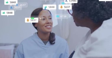 Sağlık hizmetlerinden, animasyon sosyal medya etkileşim ikonlarından bahseden profesyoneller. communication, digital, online, network oluşturma, katılımlar