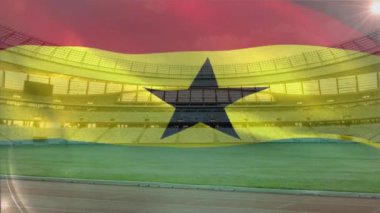 Yeşil sahası ve pisti olan boş stadyumun üzerinde Gana bayrağı animasyonu. Spor, futbol, atletizm, ulusal bayrak, çim