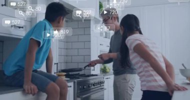 Aile yemeklerinin mutfakta birlikte pişirilmesiyle ilgili sosyal medya bilgilendirmeleri. teknoloji