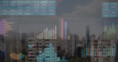 Finansal veri tabloları ve grafikler şehrin arka planında canlandırılıyor. Finans, animasyon, veri görselleştirme, teknoloji, iş