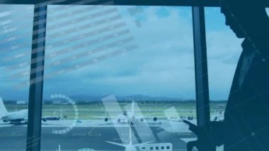 Akıllı telefon kullanan bir iş adamı, havaalanı arka planında finansal veri animasyonu. technology, travel, digital, information, economics, corporate