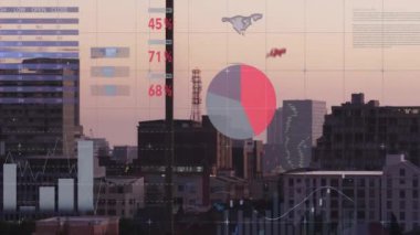 Haritalar ve grafiklerle şehir manzarası üzerinde finansal veri canlandırması. Finans, analitik, teknoloji, kentsel, büyüme, ekonomi