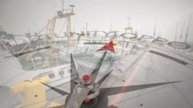 Limana yanaşmış balıkçı teknelerinin üzerinde OPPORTUNITY metin animasyonu olan bir pusula. Navigasyon, yön, denizcilik, deniz, liman, su aracı kavramı
