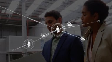 İş, şebeke bağlantıları ve veri işleme animasyonu olan farklı insanlar. takım çalışması, ağ oluşturma, çeşitlilik, teknoloji, işbirliği