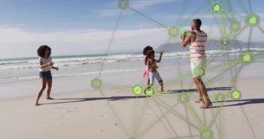 Plaj topuyla oynamak, ağ bağlantıları olan bir aile ve finansal ikonlar animasyonu. ağ, finans, teknoloji, eğlence, yaz, yatırım