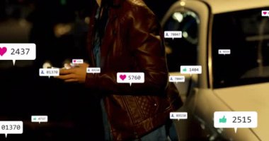 Akıllı telefonları kontrol ediyorum, sosyal medya tarafından çevrelenmiş kadınlar ve takipçiler animasyonu sayıyor. Teknoloji, takipçiler, dijital, ağ oluşturma, bağlı, etkili