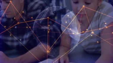 Ofiste çalışanların ağ bağlantıları ve veri işleme animasyonları. Teknoloji, bağlantı, ağ, iş, takım çalışması, işbirliği