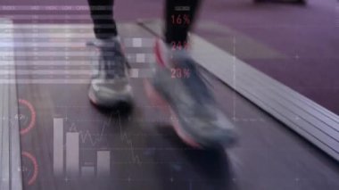 Egzersiz sahnesinde koşu bandı, spor verileri ve dünya haritası animasyonunda koşmak. kardiyo, egzersiz, teknoloji, sağlık, sanal, küresel