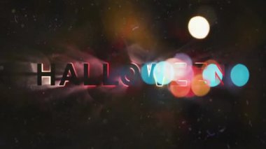 Işık efektli renkli soyut arkaplan üzerine Cadılar Bayramı metin animasyonu. Neşeli, ürkütücü.