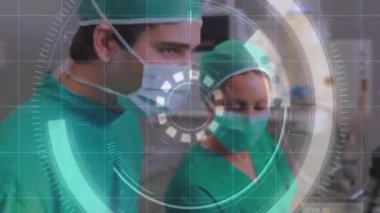 Ameliyathanede çalışan cerrahlar üzerinde tıbbi teknoloji arayüzü animasyonu. Cerrahi, sağlık, yenilik, operasyon, ekip