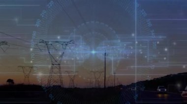 Gün batımında veri işleme animasyonlu elektrik hatları ve elektrik şebekeleri. Elektrik, altyapı, enerji, teknoloji, dijital, animasyon