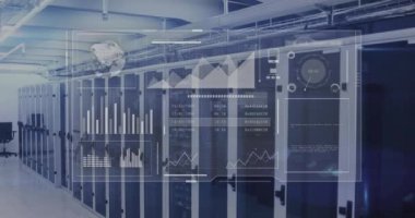 Veri analizi ve küresel ağ animasyonu veri merkezindeki sunucu rafları üzerinde. Teknoloji, bağlantı