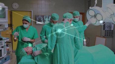 Cerrahlar ağ bağlantıları ve veri işleme animasyonuyla operasyon yapıyorlar. Sağlık, cerrahi, teknoloji, yenilik, dijital, tıbbi