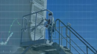 Endüstriyel merdivenleri tırmanıyor, borsa veri animasyonu yapan işçiler. İş, ekonomi, finans, işgücü, büyüme, teknoloji