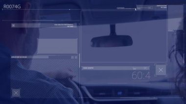 Sürücü arabası, dijital gösterge paneli çeşitli performans ölçümlerini animasyonla gösteriyor. Teknoloji, yenilik, otomotiv, araç