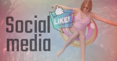 Sosyal medya, kadının şişme havuzda dinlenmesi üzerine animasyon gibi. Rahatlama, yaz, havuz kenarı, teknoloji, boş zaman, ağ