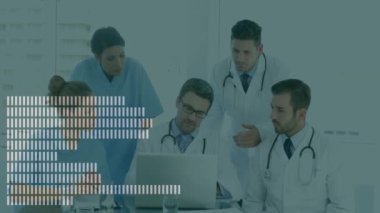 Hasta verilerini tartışmak, doktorların hastane ofisindeki bar çizelgesini incelemesi. Sağlık, sağlık, analiz, teknoloji, profesyoneller, tartışma