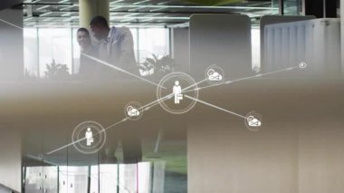 Ofisteki iş adamları üzerinde bağlantılar ve veri işleme animasyonu ağı. Ağ, teknoloji, dijital, takım çalışması