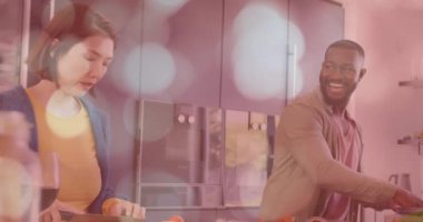 Mutfakta birlikte yemek pişirmek, Bokeh Light animasyonlu yemek hazırlamak..