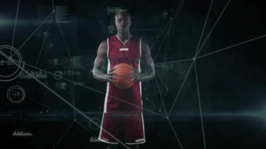 Basketbol tutuyordu, atlet veri işleme grafik animasyonlarıyla çevriliydi. spor, teknoloji, analitik, performans, dijital, fütürist