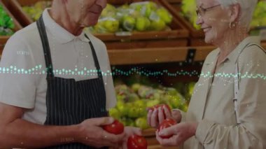 Kafkas erkek işçi ve kadın müşteri alışverişi üzerine finansal veri işleme animasyonu. Küresel alışveriş, finans, perakende ve dijital arayüz kavramı, dijital olarak oluşturulmuş video.