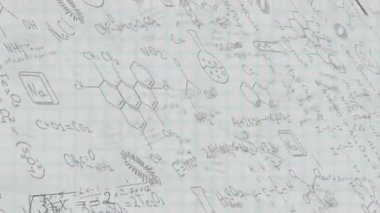Matematiksel denklemler ve bilimsel diyagramlar şebeke kağıdı arka planı üzerinde animasyon. Bilim, matematik, teknoloji, eğitim, fizik, kimya