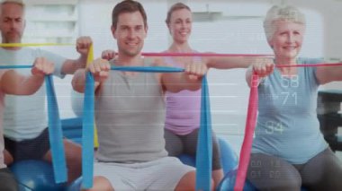 Fitness sınıfında direnç bantları kullanan bir grup insan üzerinde veri animasyonu uygulayın. spor, spor, eğitim, sağlık, takım çalışması