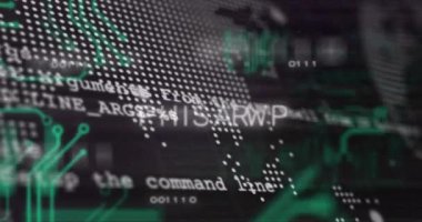 Yeşil devre kartı ve ikili kod arkaplanı üzerinden metin animasyonu yapmak. Siber güvenlik, hackleme, kötü amaçlı yazılım, dijital, dolandırıcılık, internet