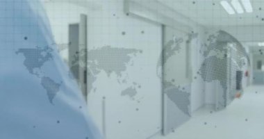 Dünya haritası ve veriler, hastanede önlüklü birinin üzerinde bir animasyon olduğunu gösteriyor. Sağlık, teknoloji, bilim, profesyonel