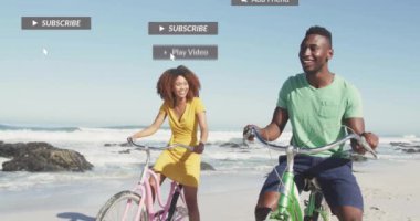 Sahilde bisiklete binen insanlar hakkında sosyal medya bilgilendirmeleri. Teknoloji, bisiklet, iletişim, yaşam tarzı, etkileşim, fitness