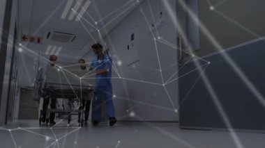 Hastane yatağını iten tıbbi personel, olay yeri üzerinden bağlantı ağı. Sağlık, takım çalışması, teknoloji, bağlantı, yenilik, bakım