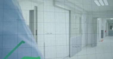 Şebeke arka planında veri grafiği animasyonu olan önlüklü bir tıp uzmanı. Sağlık, teknoloji, analiz.