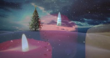 Yılbaşı ağacı ve kardaki ayak izleri ve arka planda mum ışığı animasyonu. bayram, kış, şenlikli, hareketli, mevsimsel