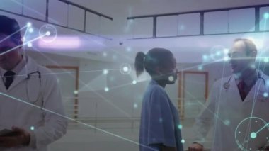 Hastanedeki doktorlar üzerinde bağlantılar ve veri işleme animasyonu ağı. Sağlık, teknoloji, yapay zeka, ağ, dijital, bağlantı