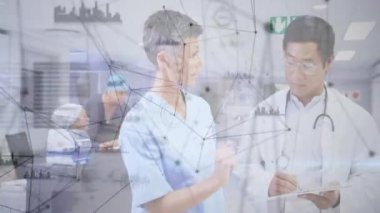 Hastanedeki tıp uzmanları üzerinden veri ve ağ bağlantıları işleniyor. Teknoloji, sağlık hizmeti, dijital