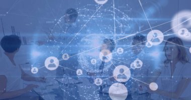 Ofisteki farklı iş adamlarının üzerinde ikonlar olan şekiller. Küresel iş ve dijital arayüz kavramı dijital olarak oluşturulmuş görüntü.