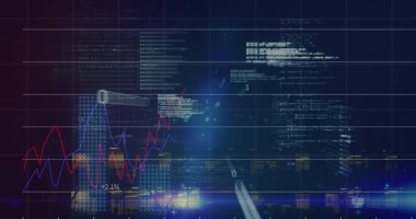 Geceleri binalara karşı dijital arayüzde veri işleme yapan grafiklerin resmi. Dijital bileşik, iletişim, teknoloji, finans, ekonomi, büyüme, gelişme, kodlama.