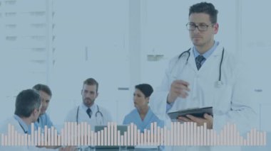 Doktorlar, tıp uzmanları üzerinde veri analizi animasyonuyla görüşüyor. Sağlık, takım çalışması, işbirliği, yenilik, teknoloji, iş