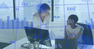 Mali veriler, ofiste çalışan çeşitli iş adamlarının animasyonlarını gösteriyor. finans, takım çalışması, işbirliği, analiz, çeşitlilik, teknoloji