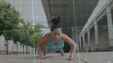 Şınav çeken bir kadın, kentsel arka planda spor izleme animasyonu yapan bir kadın. egzersiz, egzersiz, sağlık, güç, eğitim, aktivite