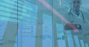 Hastanede gülümseyen bir doktorla ilgili tıbbi veri analizi. Sağlık, teknoloji, dijital, modern, profesyonel, yenilik