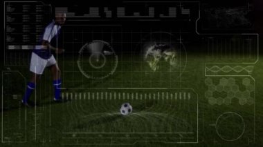 Futbolcu topa doğru koşuyor, veri analizi yeşil alanda. atlet, spor, yarışma, oyun, fitness, strateji