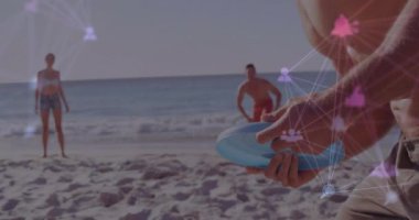 Sahil faaliyetlerinden hoşlanan insanlar için ağ bağlantıları ve veri işleme animasyonu. Teknoloji, bağlantı, dijital, iletişim, ağ, eğlence