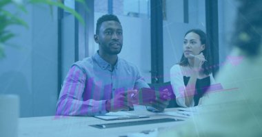 Ofiste toplanan çeşitli iş adamlarının grafiği. Küresel iş, çevrimiçi güvenlik ve dijital arayüz kavramı dijital olarak oluşturulmuş görüntü.