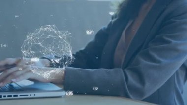 Dizüstü bilgisayarda yazma, ağ bağlantıları ve veri işleme animasyonu olan kişi. Teknoloji, bağlantı, iletişim, internet, dijital, bilgi