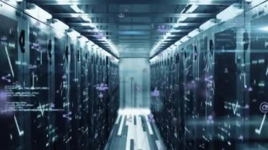 Veri merkezi sunucuları üzerinde sosyal medya simgeleri canlandırması. Teknoloji, internet, ağ, dijital, bulut, bağlantı