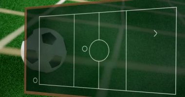 Futbol strateji animasyonu sahada top ve oyuncu pozisyonlarıyla. Spor, taktik, görselleştirme, oyun kitabı, oyun planı, koçluk.